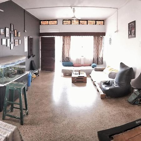 מדגאון Monkey Mind Hostel מראה חיצוני תמונה