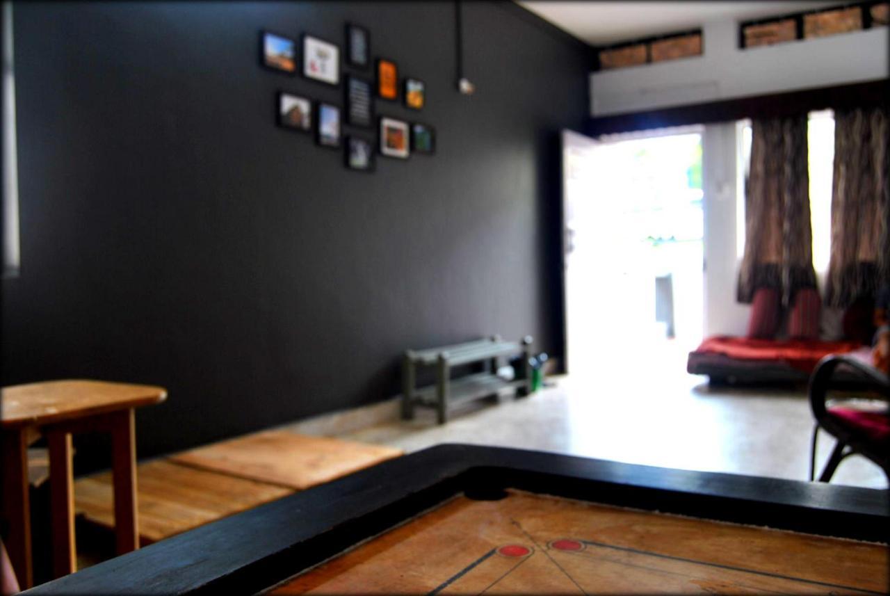 מדגאון Monkey Mind Hostel מראה חיצוני תמונה