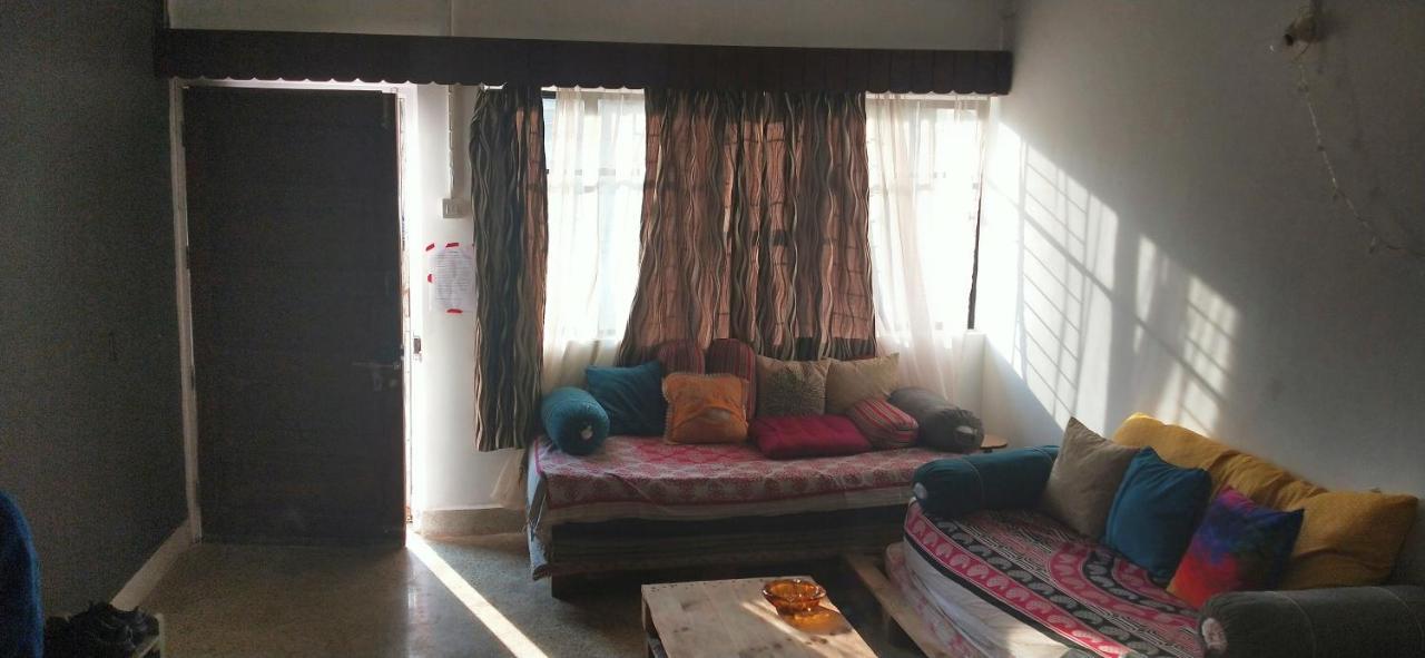 מדגאון Monkey Mind Hostel מראה חיצוני תמונה