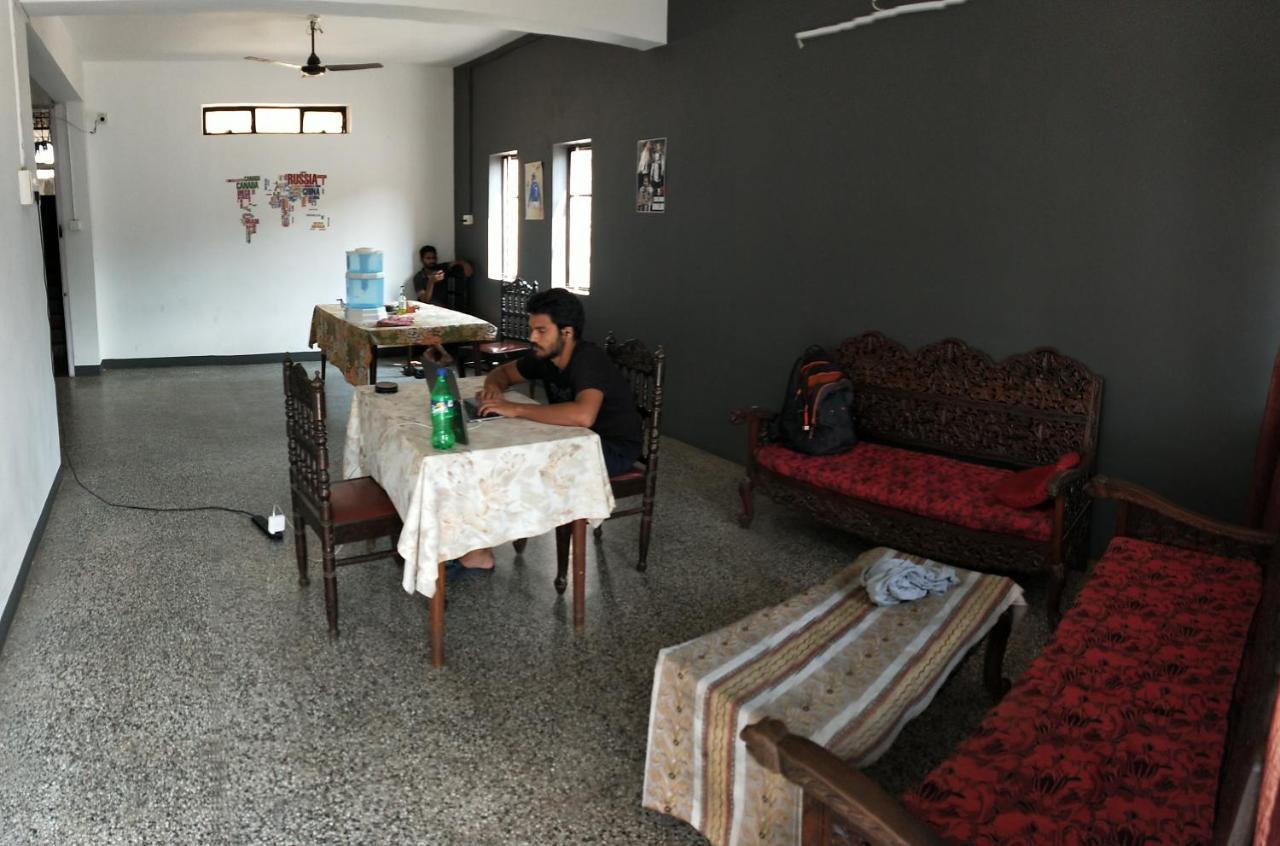 מדגאון Monkey Mind Hostel מראה חיצוני תמונה