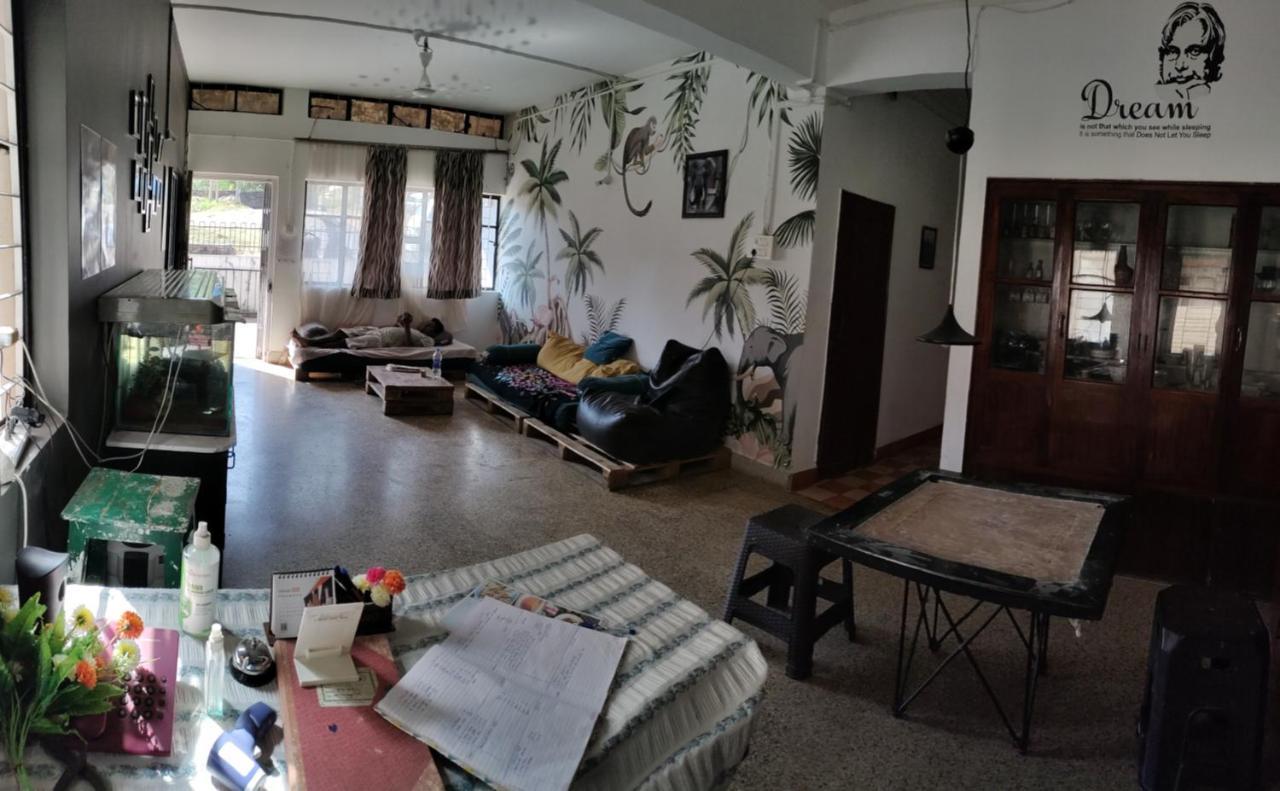מדגאון Monkey Mind Hostel מראה חיצוני תמונה