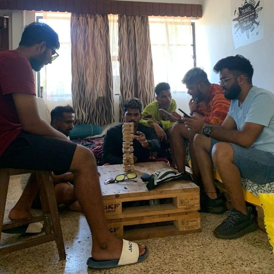 מדגאון Monkey Mind Hostel מראה חיצוני תמונה