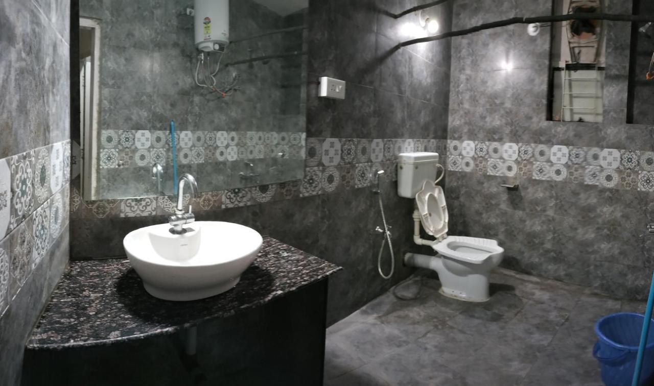 מדגאון Monkey Mind Hostel מראה חיצוני תמונה