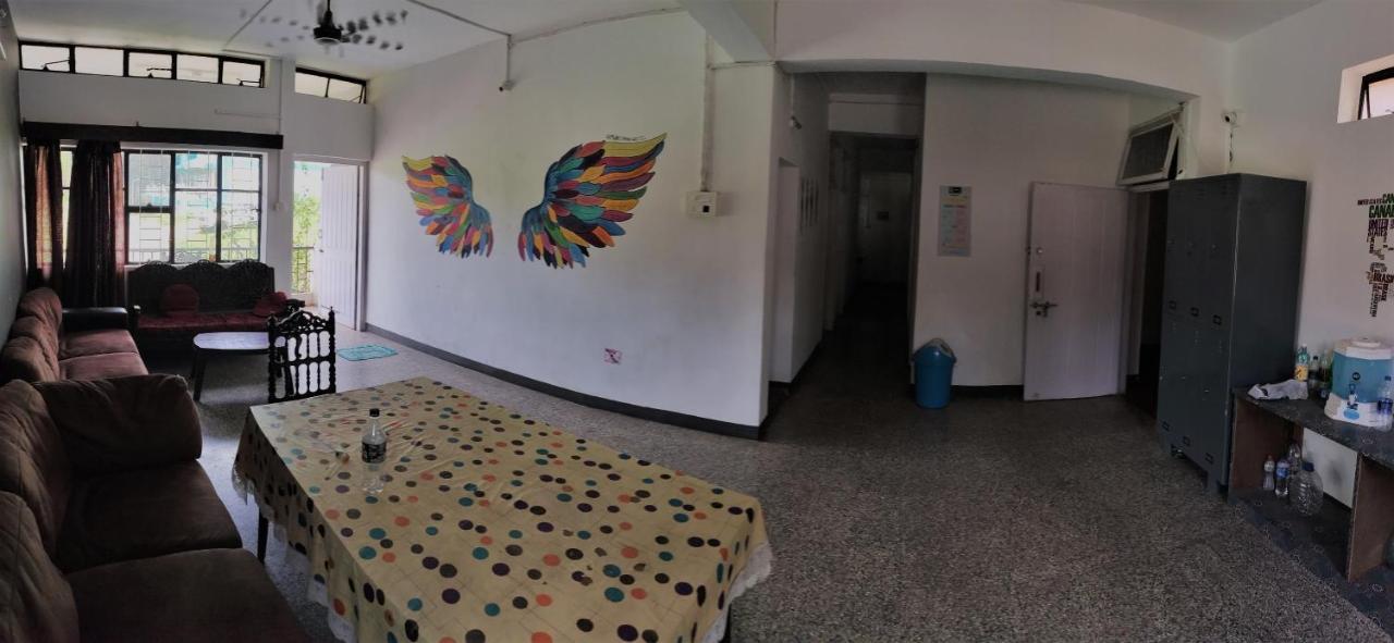 מדגאון Monkey Mind Hostel מראה חיצוני תמונה